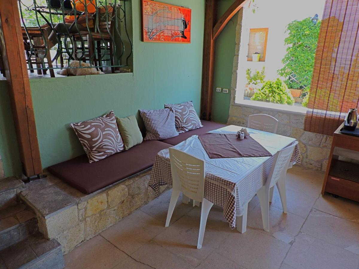 Julia Hotel Fourka Exterior photo