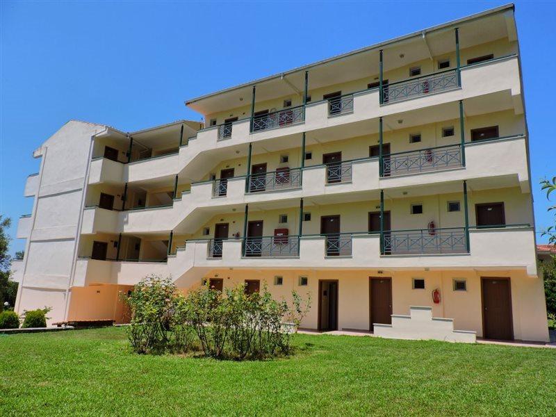 Julia Hotel Fourka Exterior photo