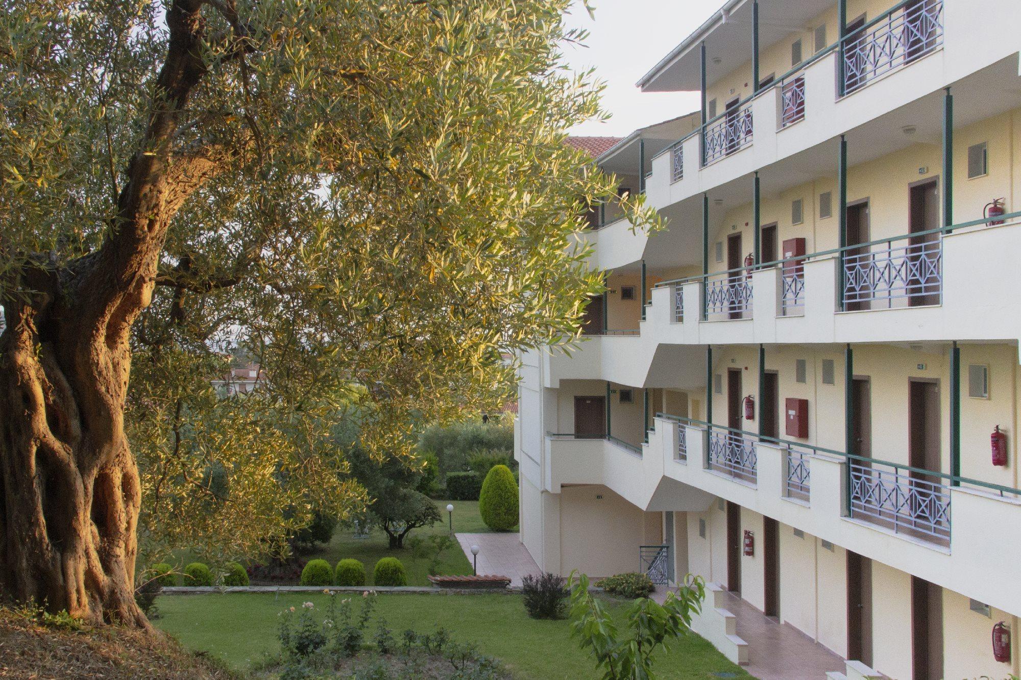 Julia Hotel Fourka Exterior photo